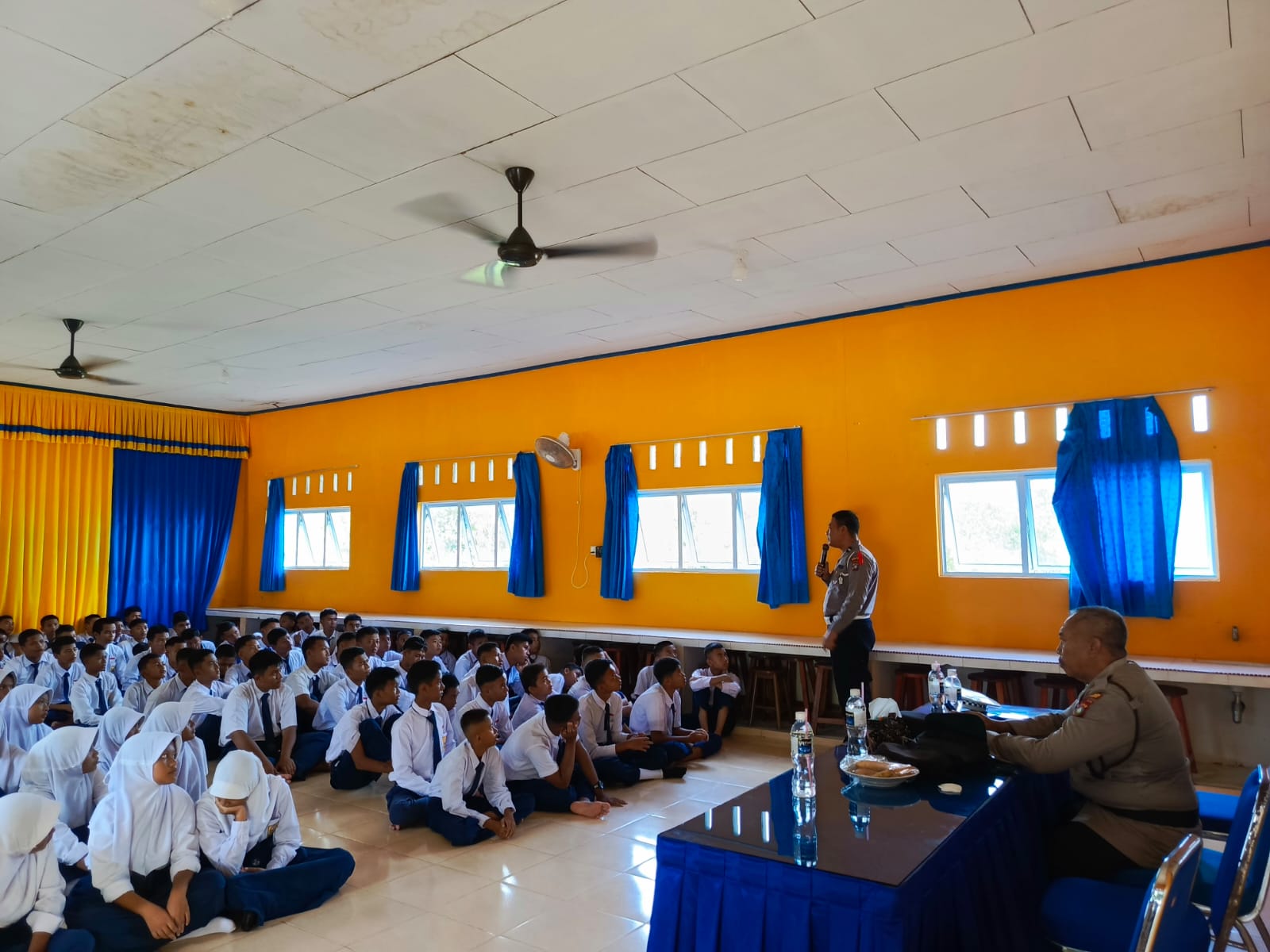 Unit Binmas Polsek Bintan Utara Lakukan Sosialisasi Kenakalan Remaja ke Sekolah