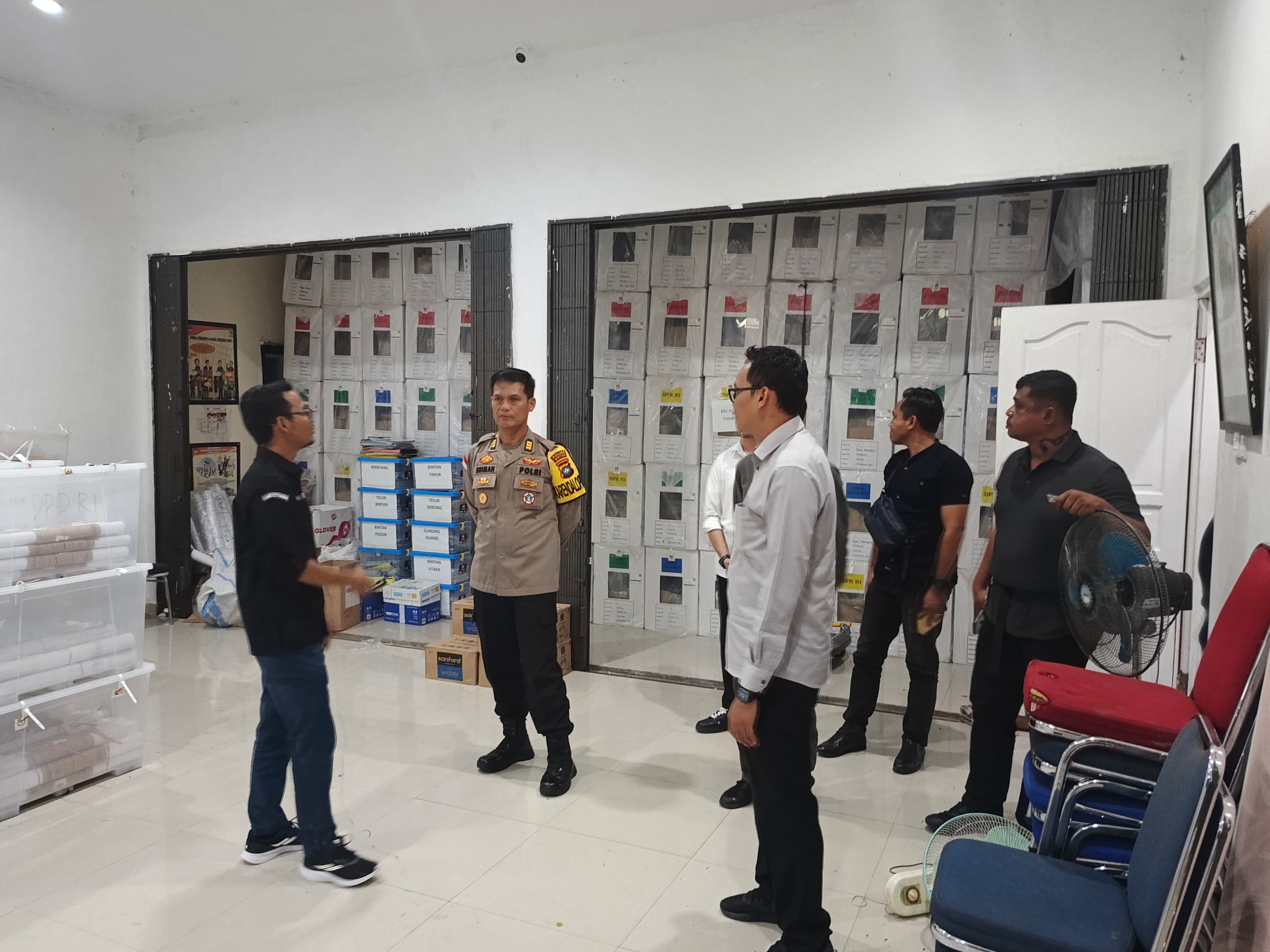Kabagops dan Kasat Intelkam Polres Bintan Sambang dan Jalin Silaturahmi ke KPU Bintan