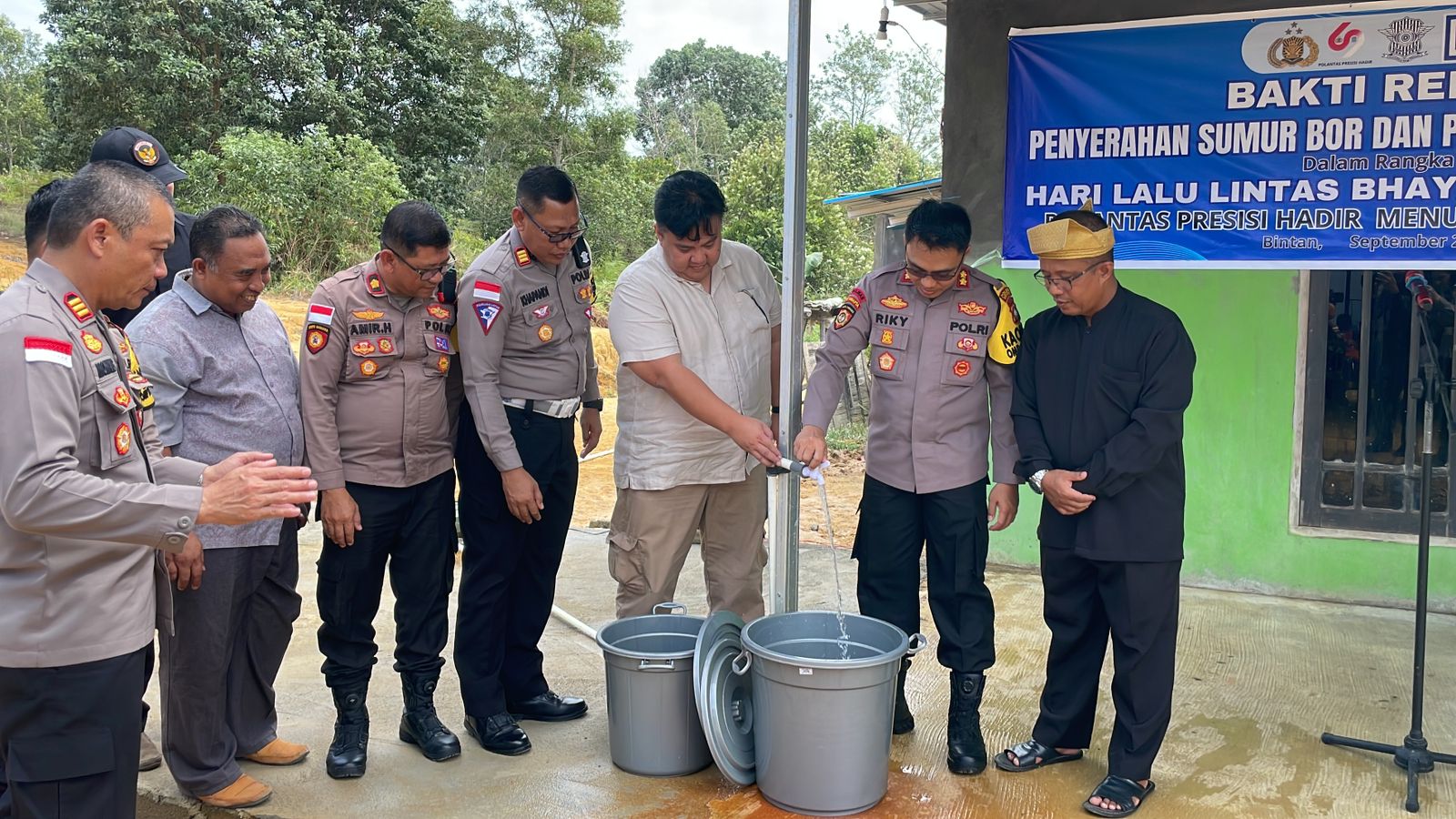 Bakti Religi Polres Bintan Dalam Rangka HUT Lalu Lintas Ke-69, Sumbangkan Air Bersih Berupa Sumur Bor Ke Mesjid. 
