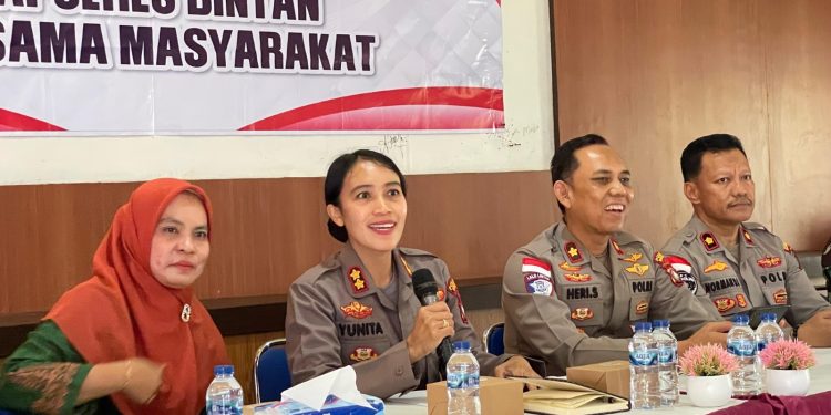 Kapolres Bintan Ajak Masyarakat Menjadi Polisi Bagi Diri Sendiri Dalam Kegiatan Jumat Curhat
