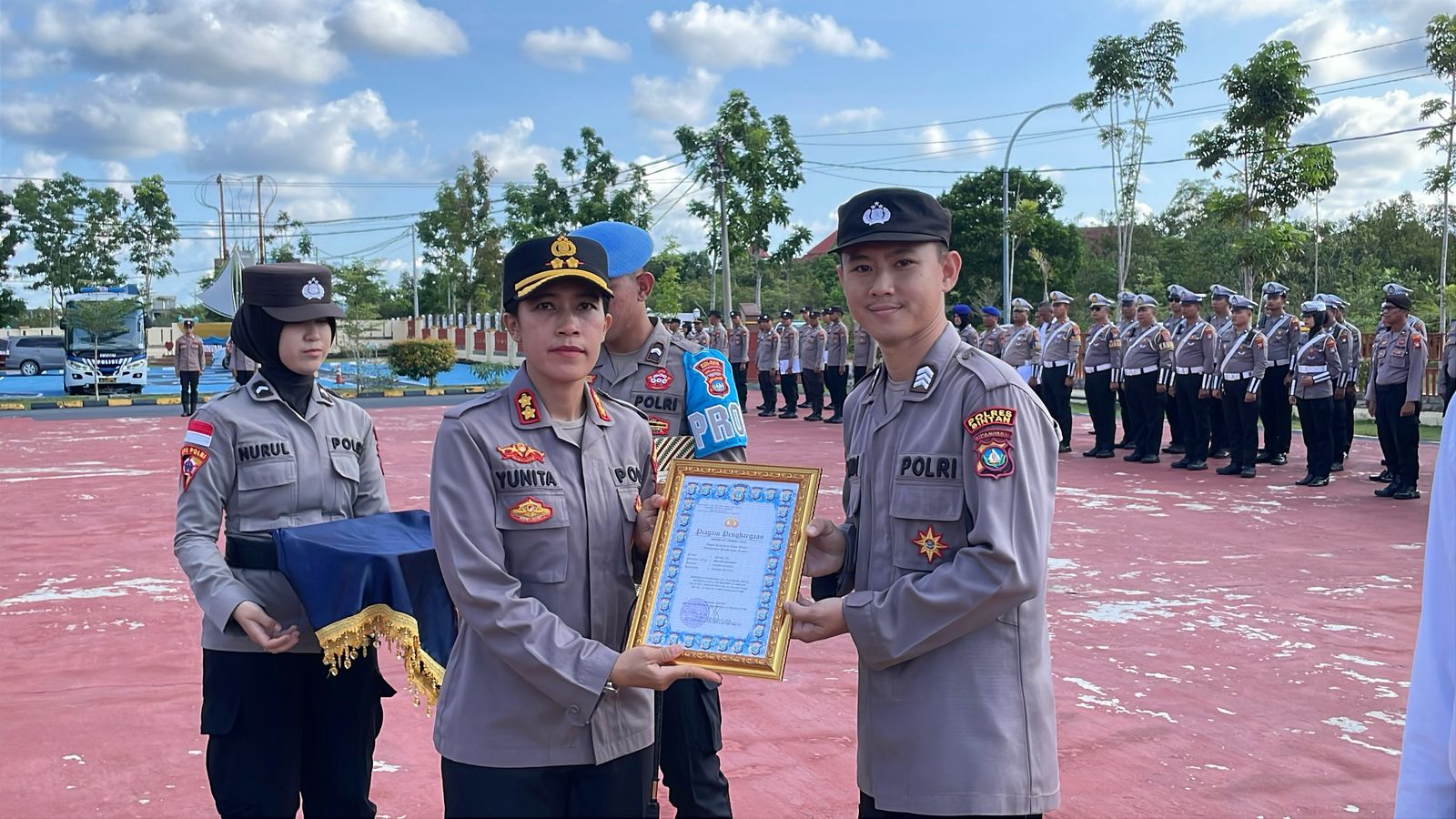 Kapolres Bintan berikan Penghargaan Kepada Personel Yang Berprestasi
