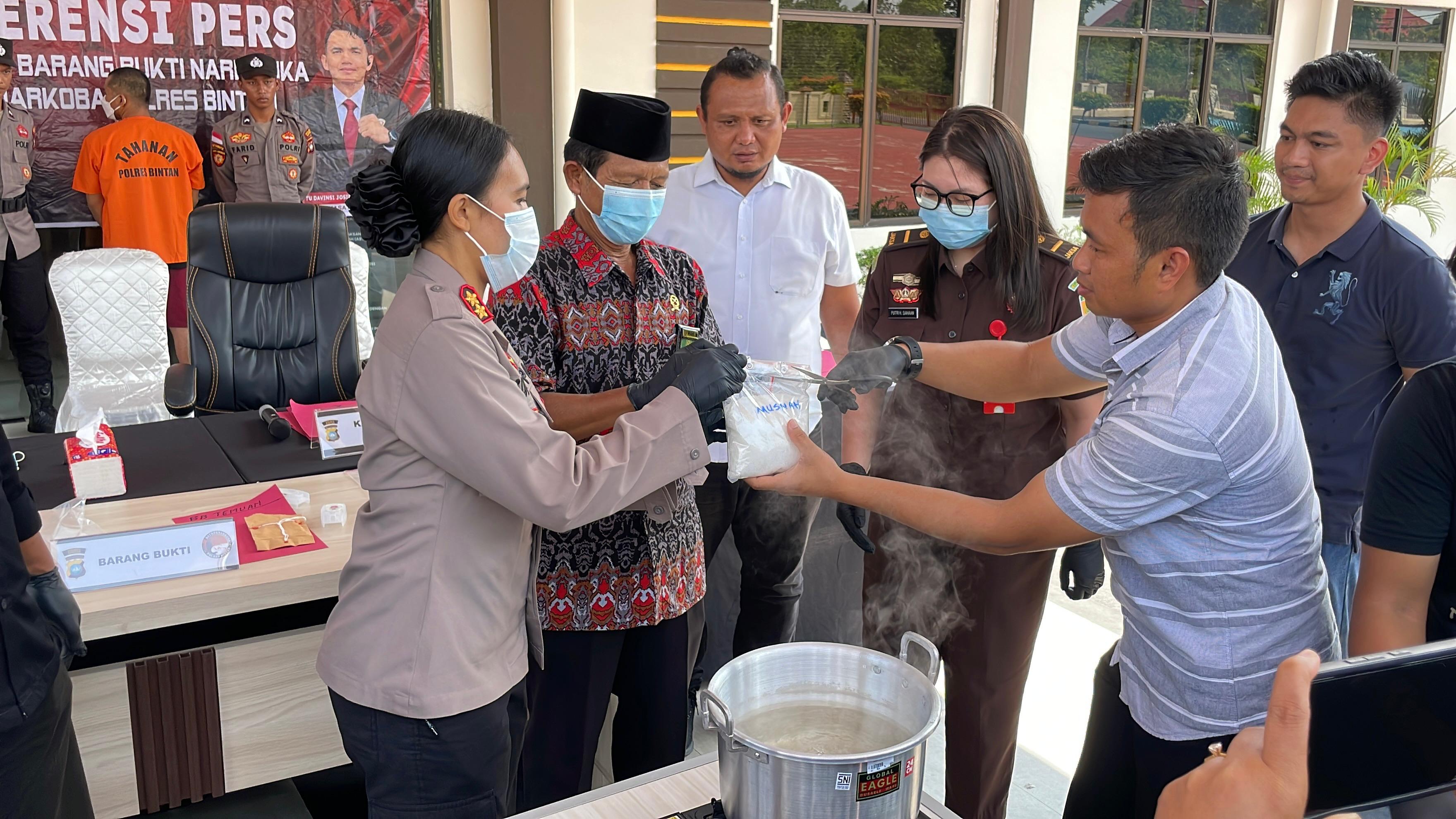 Polres Bintan Musnahkan Barang Bukti Narkoba Hampir Setengah Kilo Gram Sabu