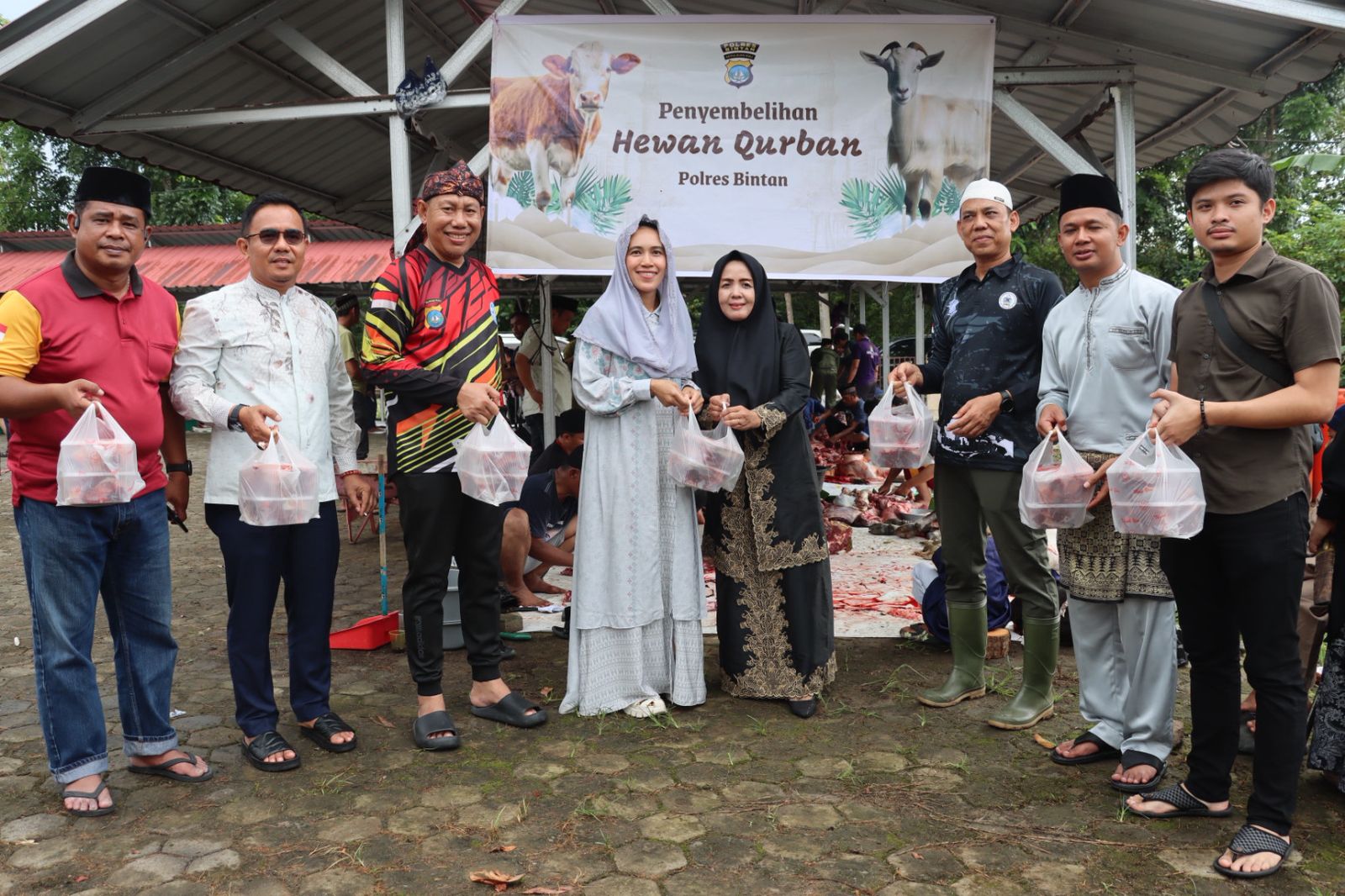 Hari Raya Idul Adha Polres Bintan, menyembelih 5 Ekor Sapi, dan 5 Ekor Kambing
