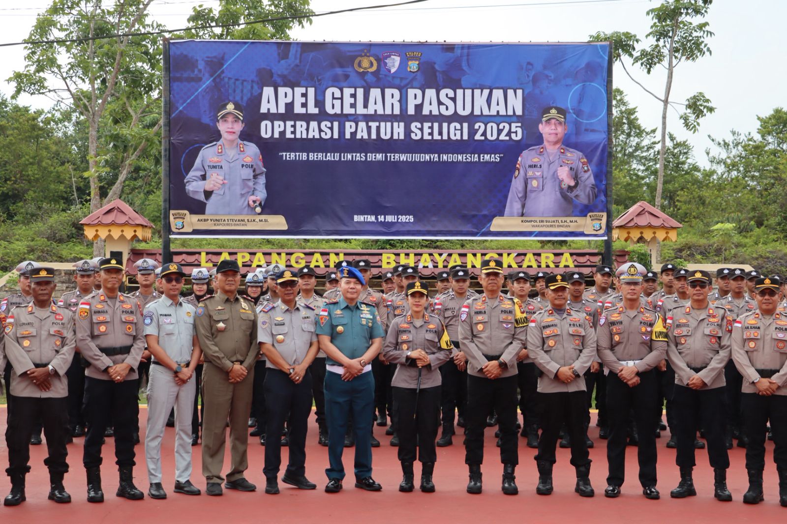  Kapolres Bintan Pimpin Apel Gelar Pasukan Operasi Patuh Seligi 2025